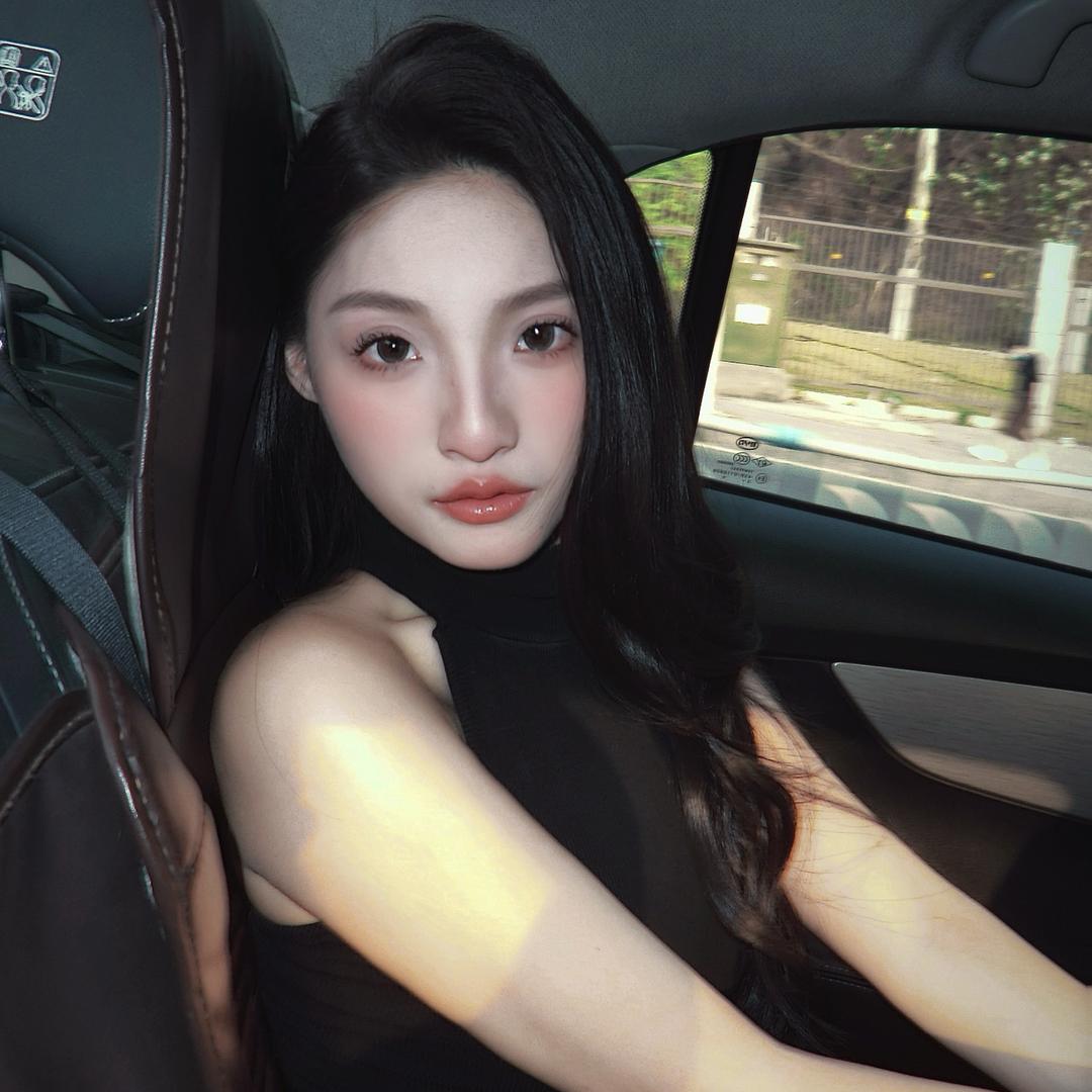 黑猫女士