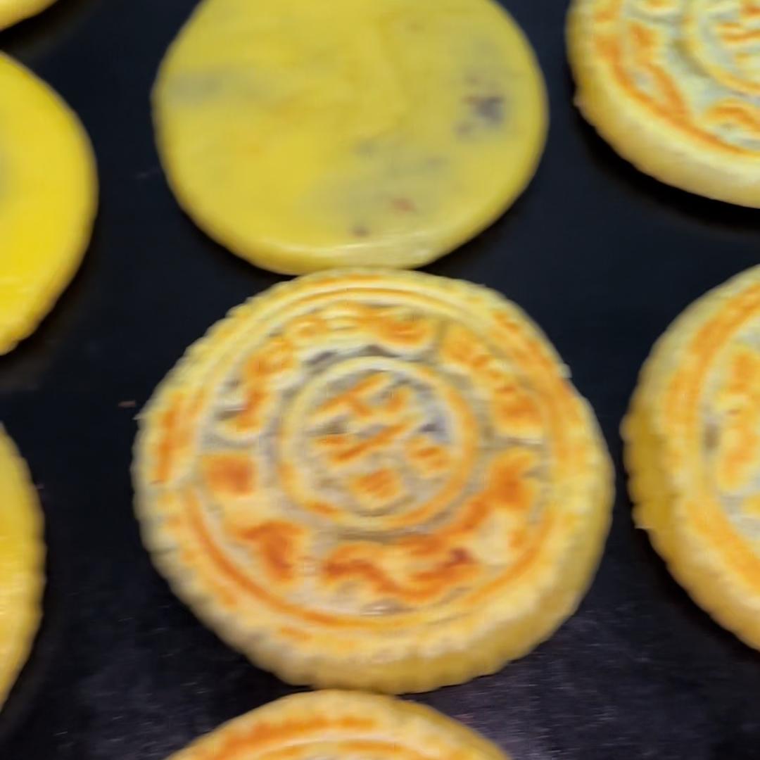 山西吕梁空心月饼