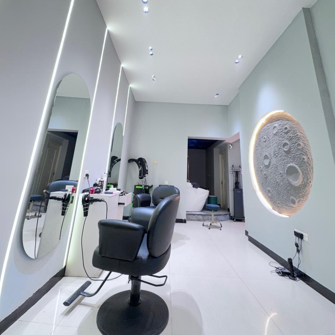 ZM一名中年发型师