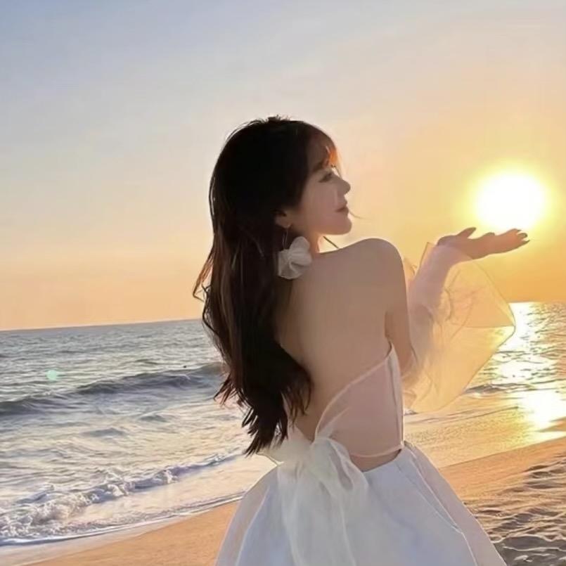 倩瑜（潮流穿搭）