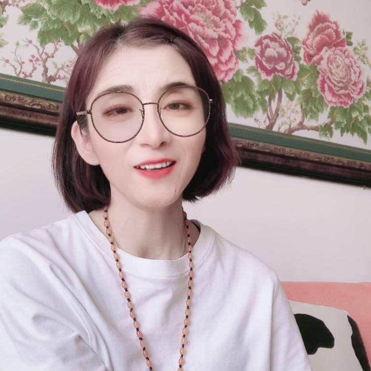 开心小芳😄🍎