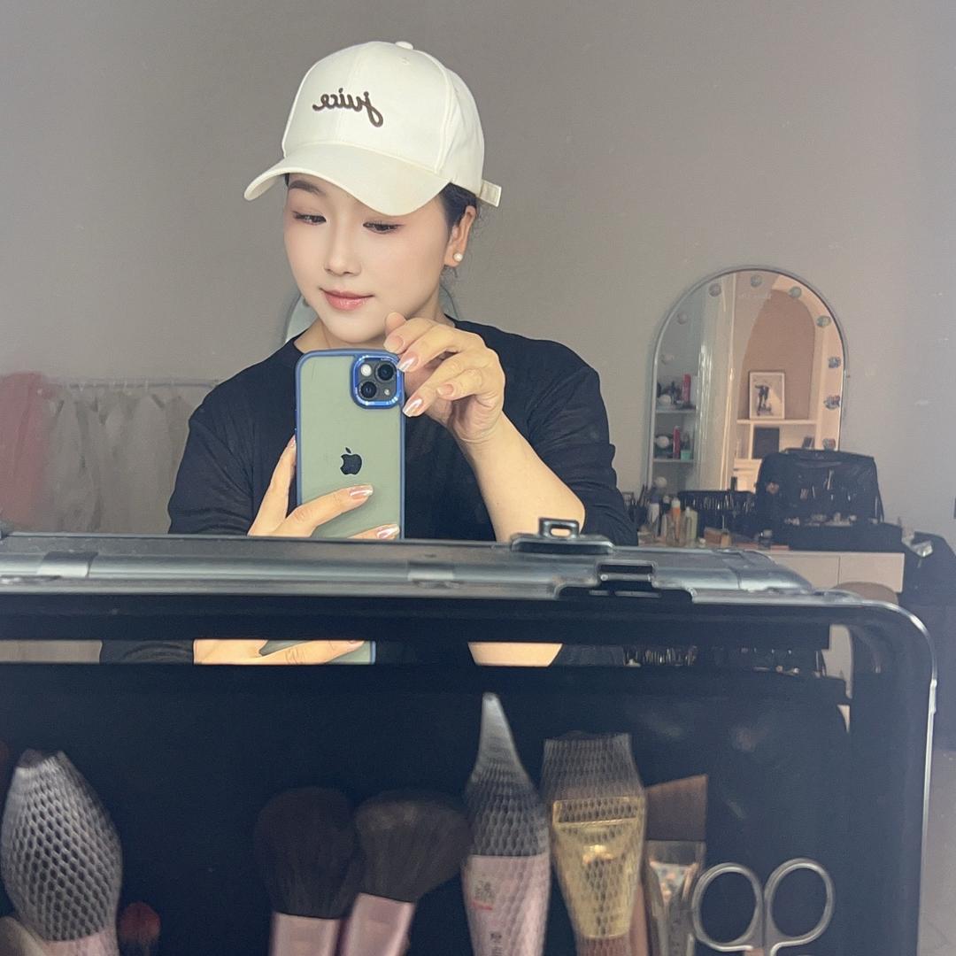 英山化妆师盼盼