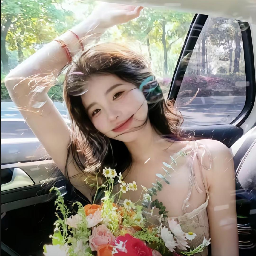 往榴莲夹心饼干上倒水塔陈醋