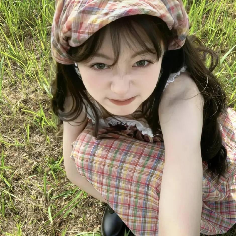川上秋依.