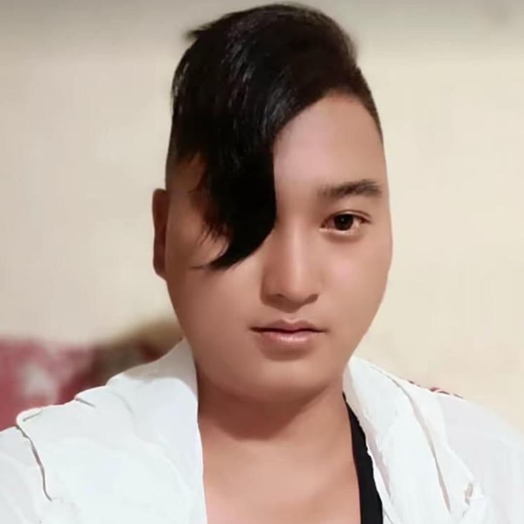 小灰灰爱吃辣条