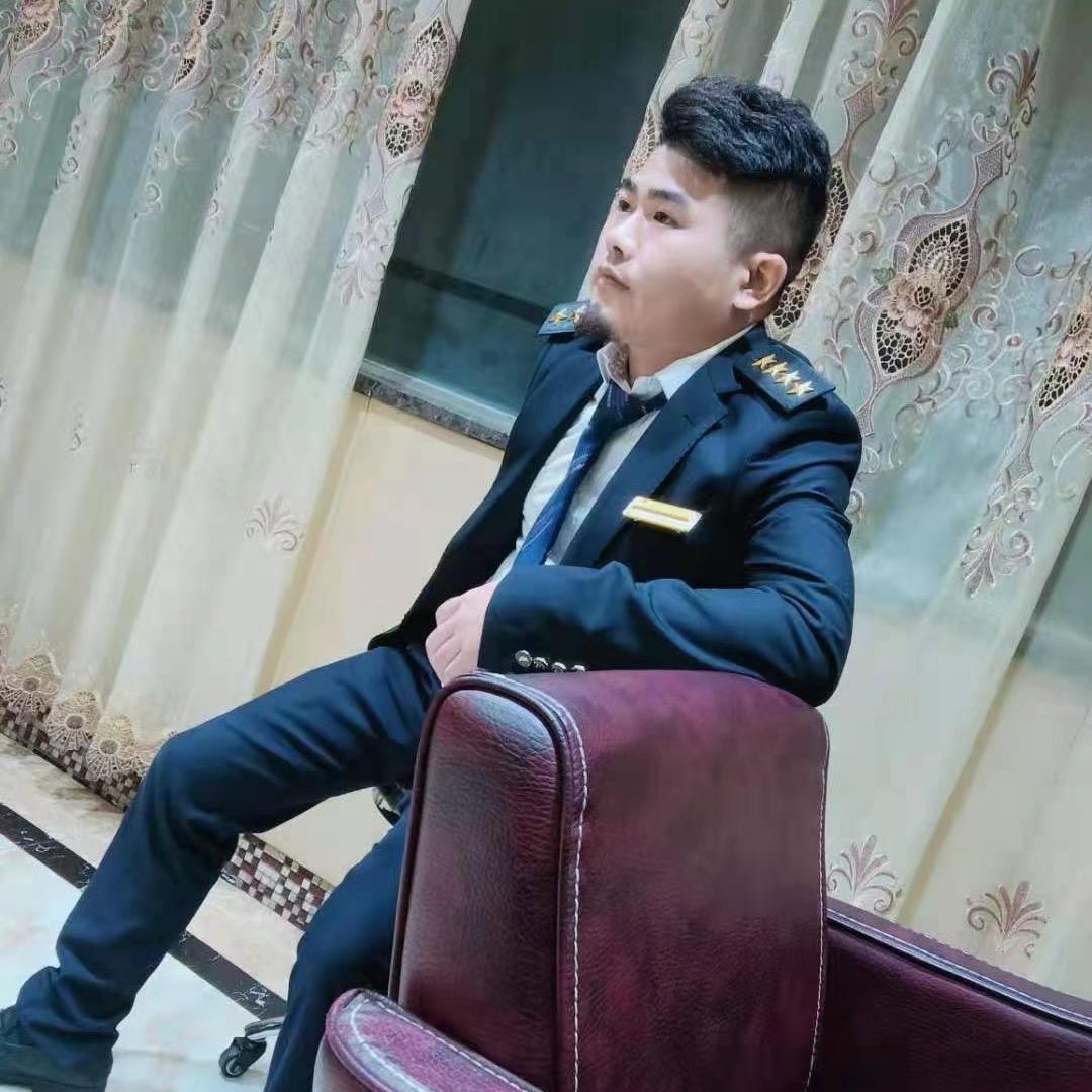小胡子理发师🧔