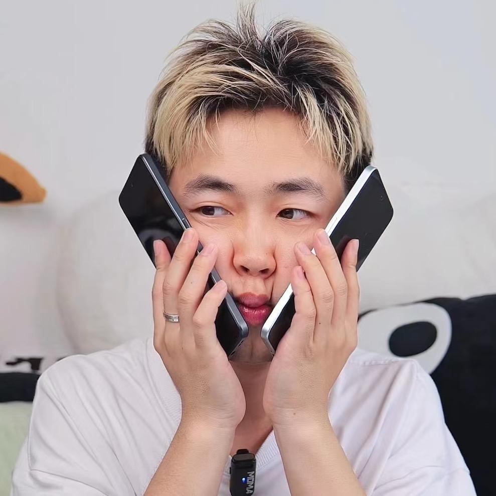 东东下课玩手机