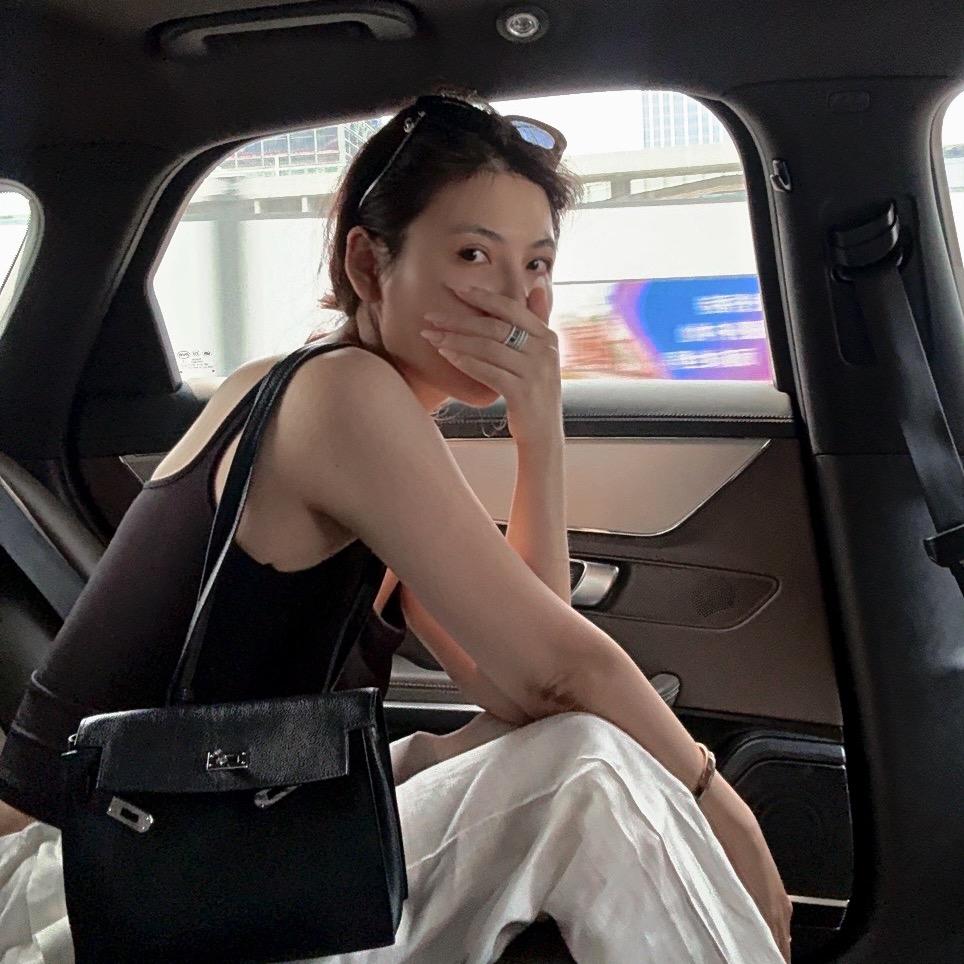 Amarilli服饰穿搭