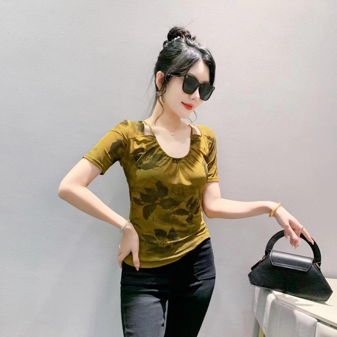 纤妮佳女装