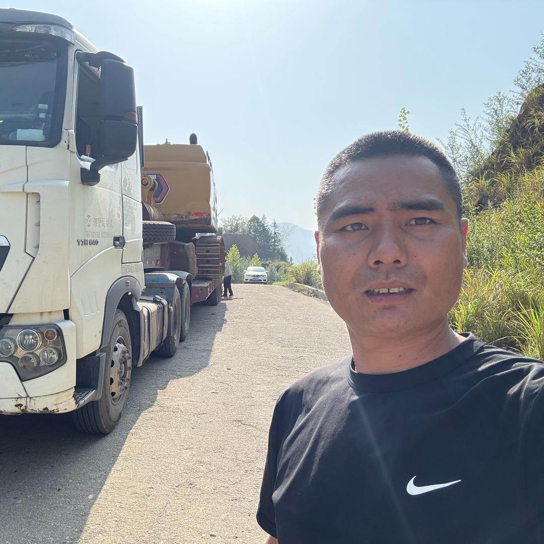 专业二手挖机。   魏江