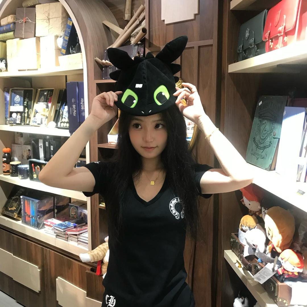 皮卡静.