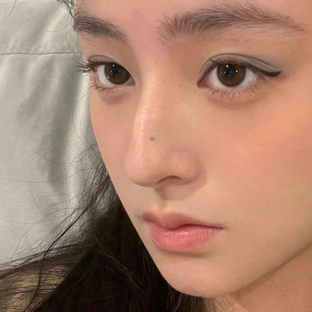 吃坚果的大鲨鱼