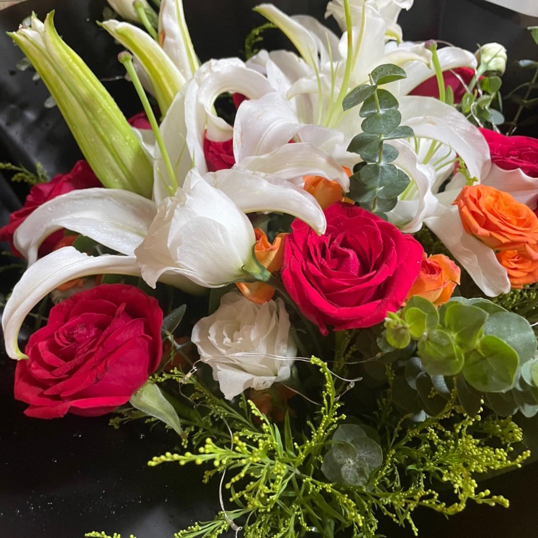 安妮。大众小炒朱泾万安街242号