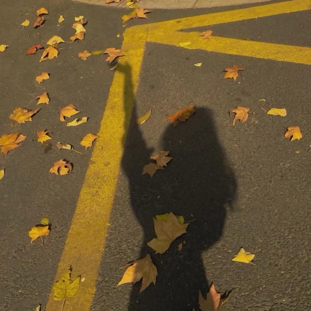 H⁻