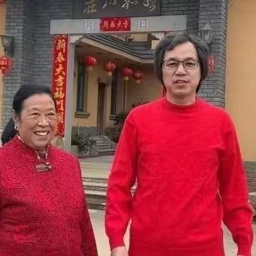 瑛派儿老黄日常生活