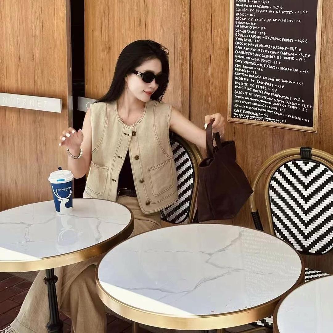 绵阳市涪城区水映服装店