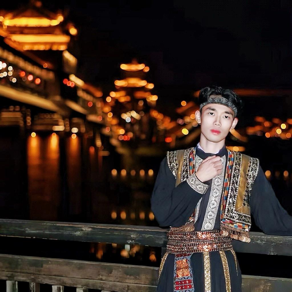 重庆导游啊憨（九街耍夜景版）