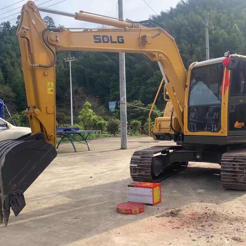 🤟@00后开挖机的小阿俊 👆🏆