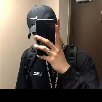 微笑的男孩👈👉😜
