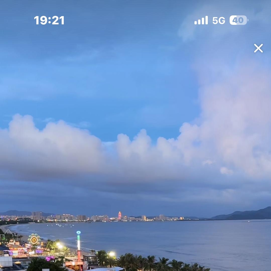 靠岸的船