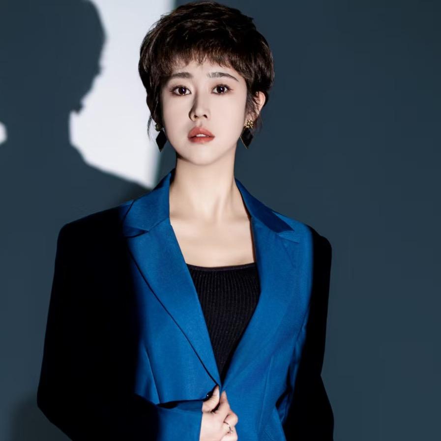 余庆开摄影店的琪琪