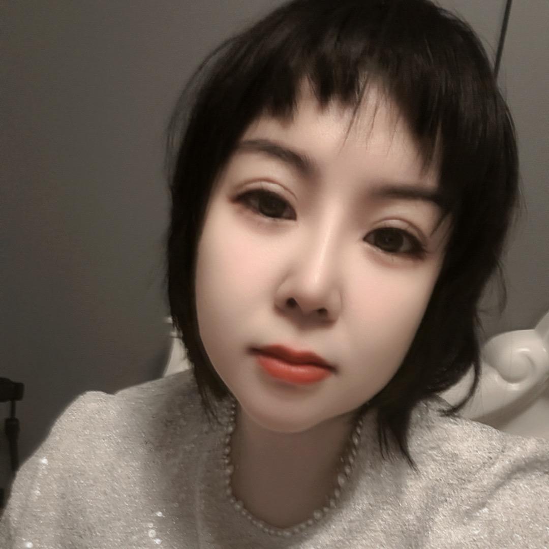 吕：L>u<V