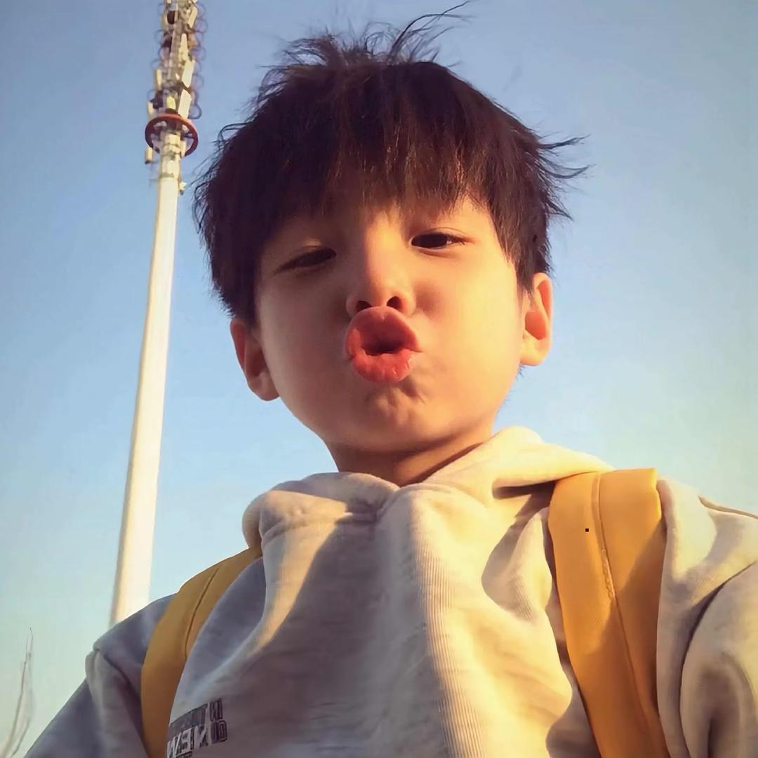 一个小学生