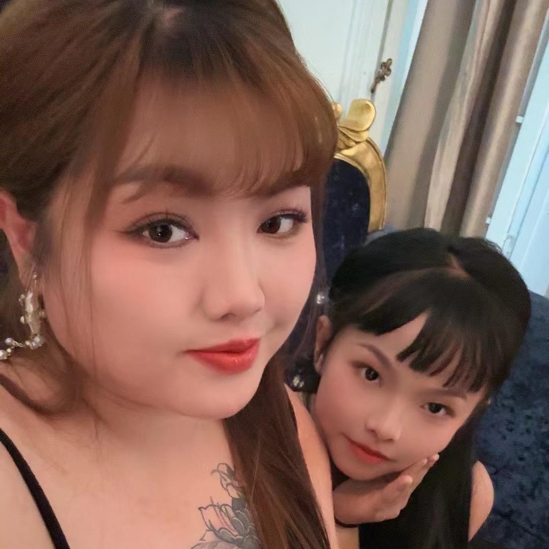 爱笑的女孩