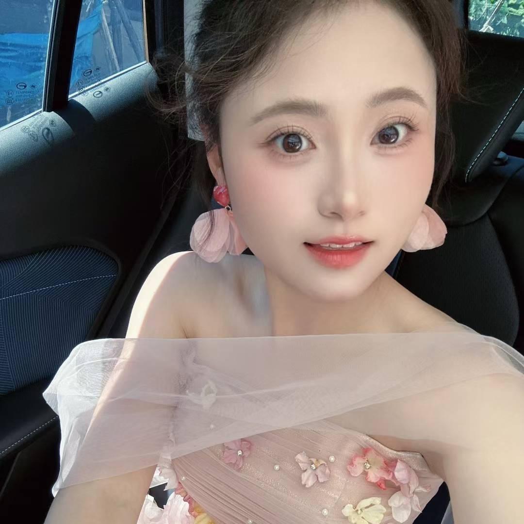 吕吕很哇塞