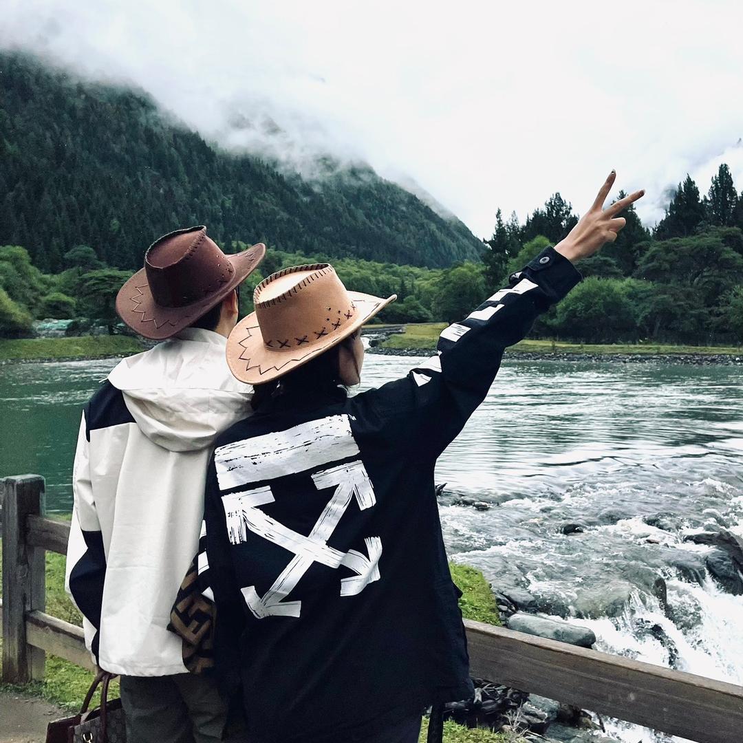闫颜.