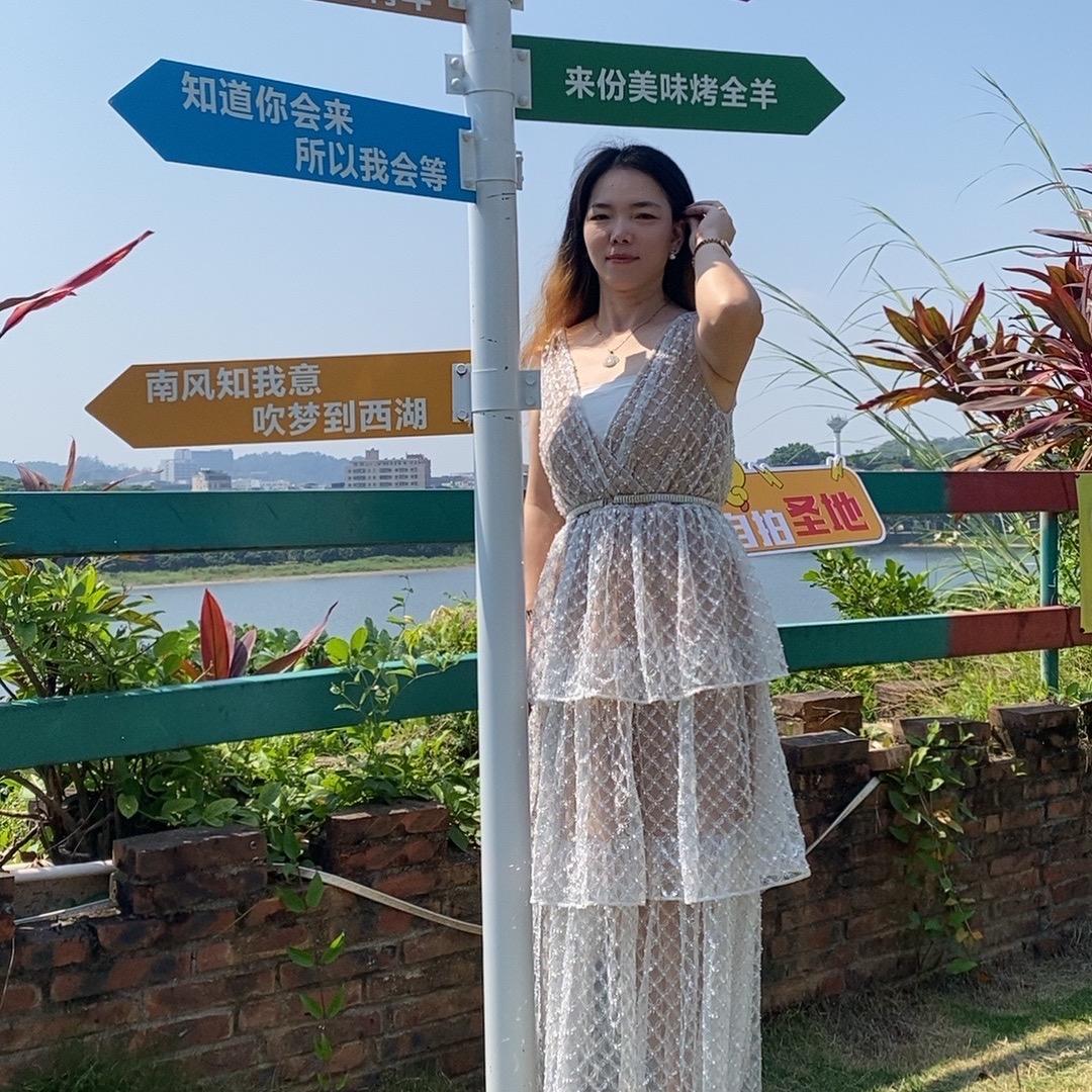 百鸟山庄老板娘