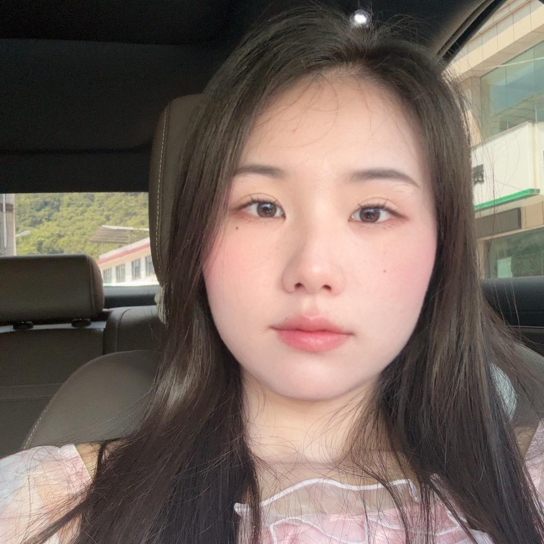 爱吃香菜.
