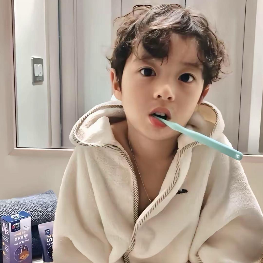 小張不会划船🚣