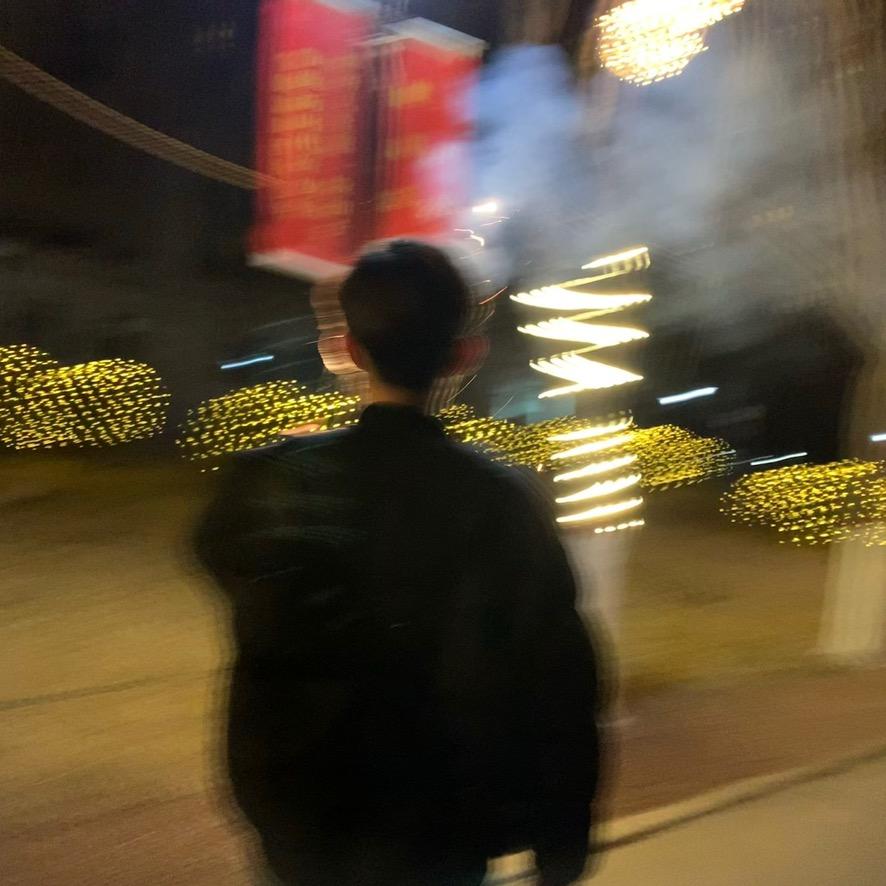 天暗下来我就是光