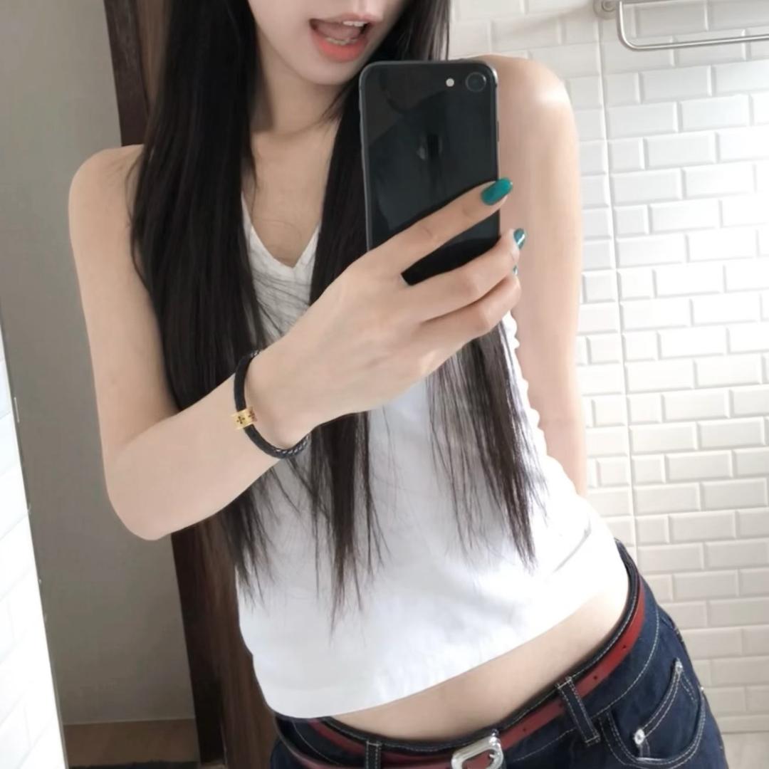 886
