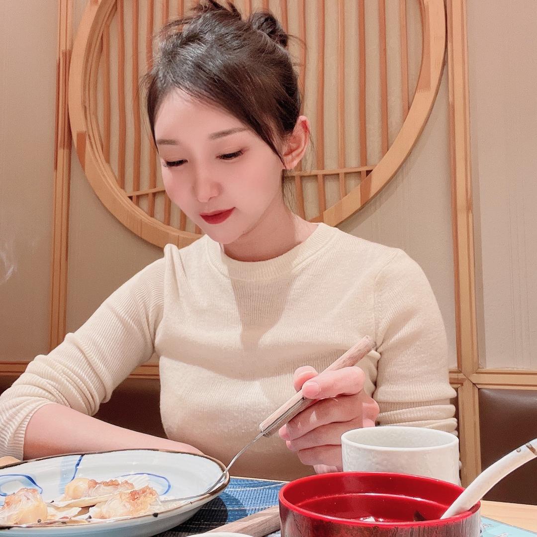 张晶晶逛吃锦州