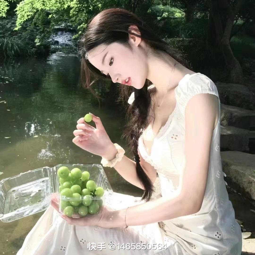 譚 苗