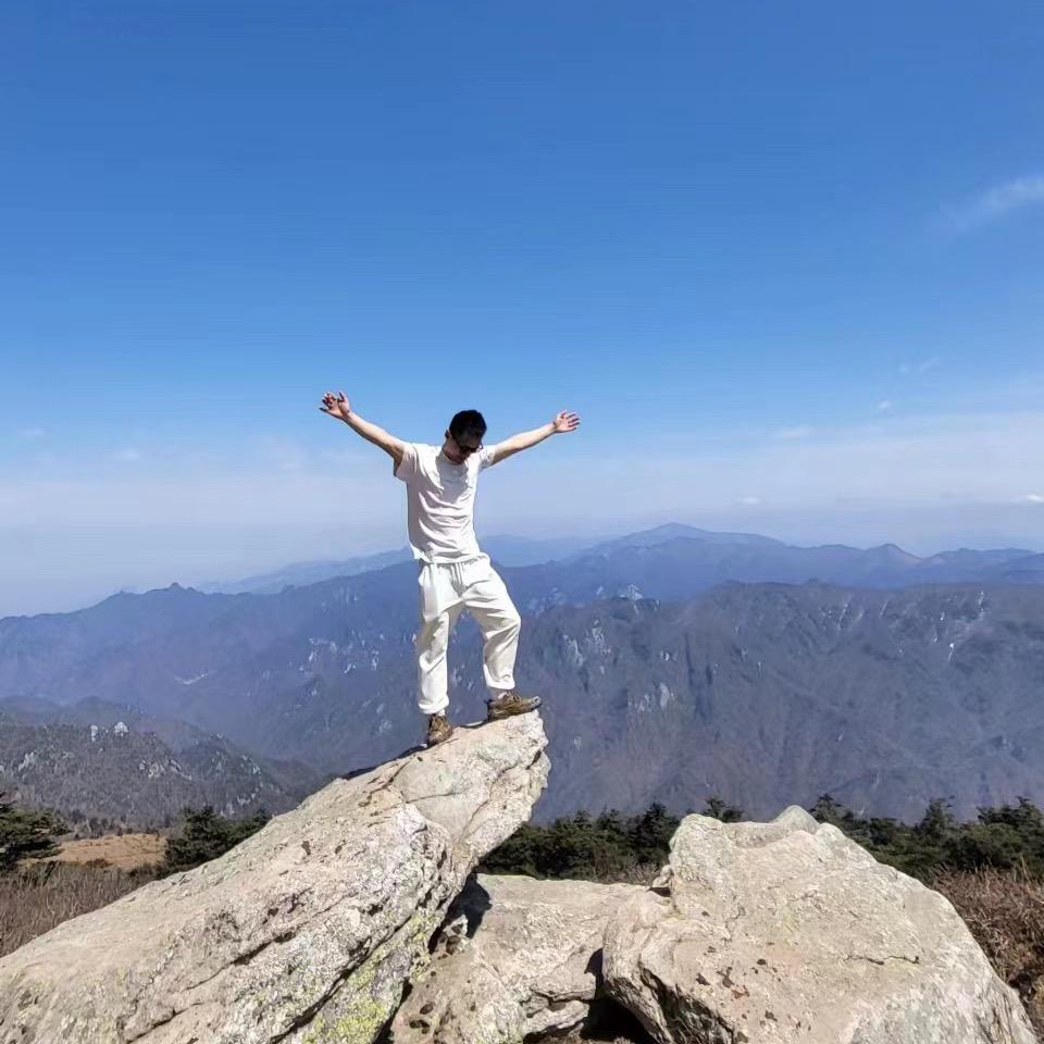 跑不快的周游