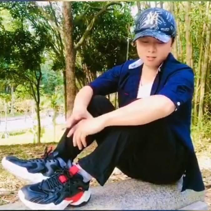 天亦（大排档卖唱续命）