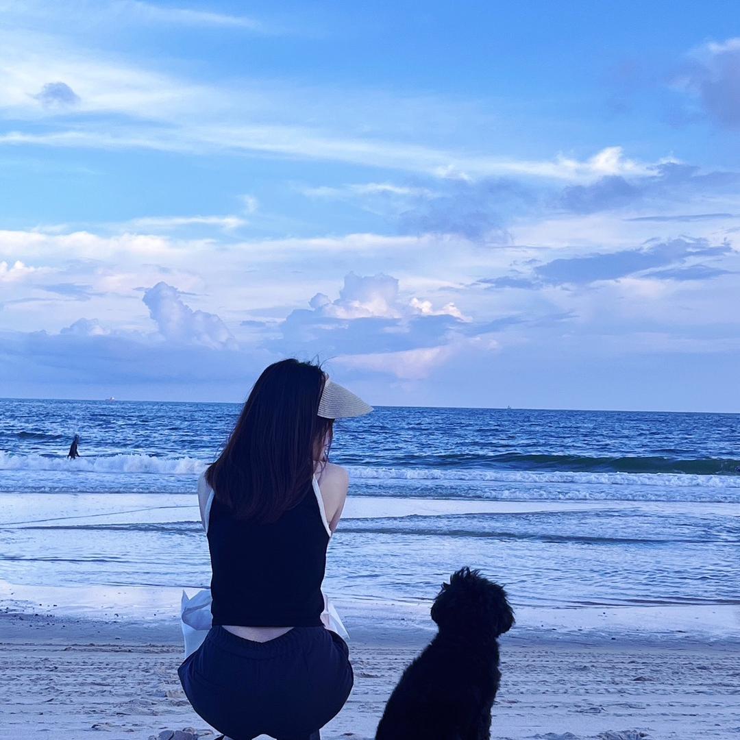 黑乎乎的小扣拉