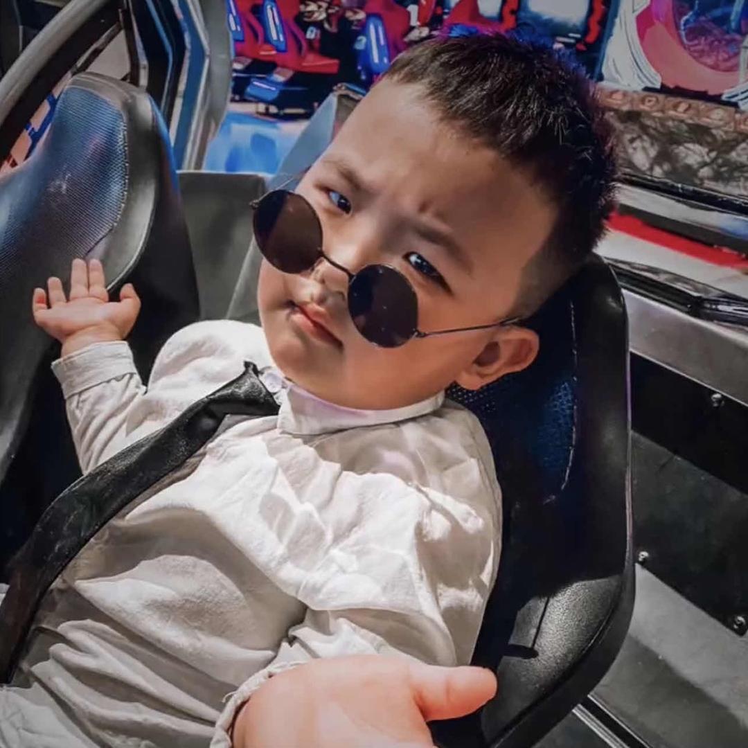 咬着棒棒糖闯天下