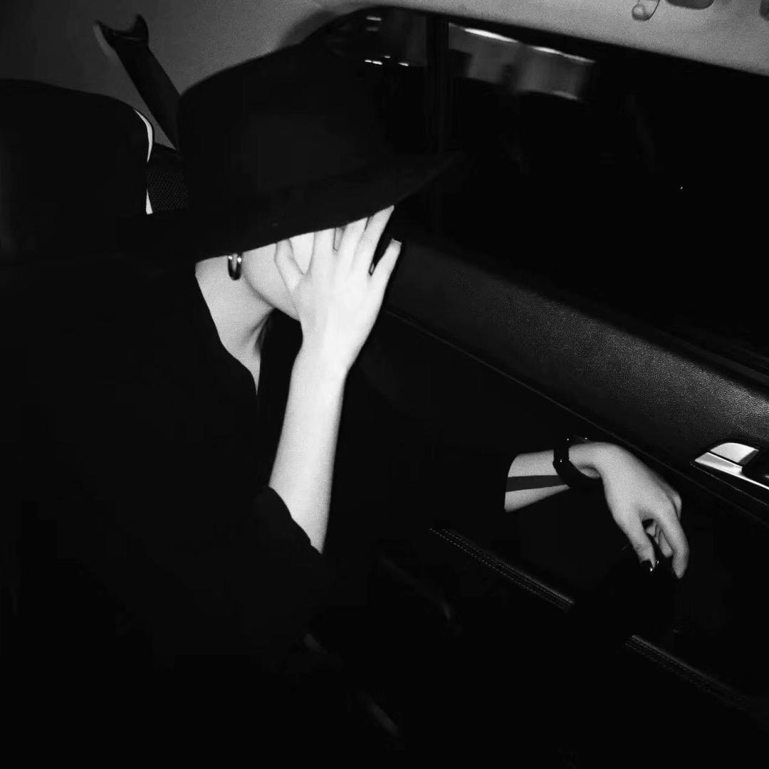 小晗.