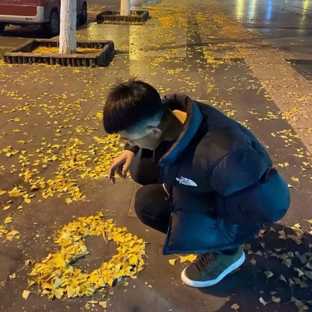 Y：.