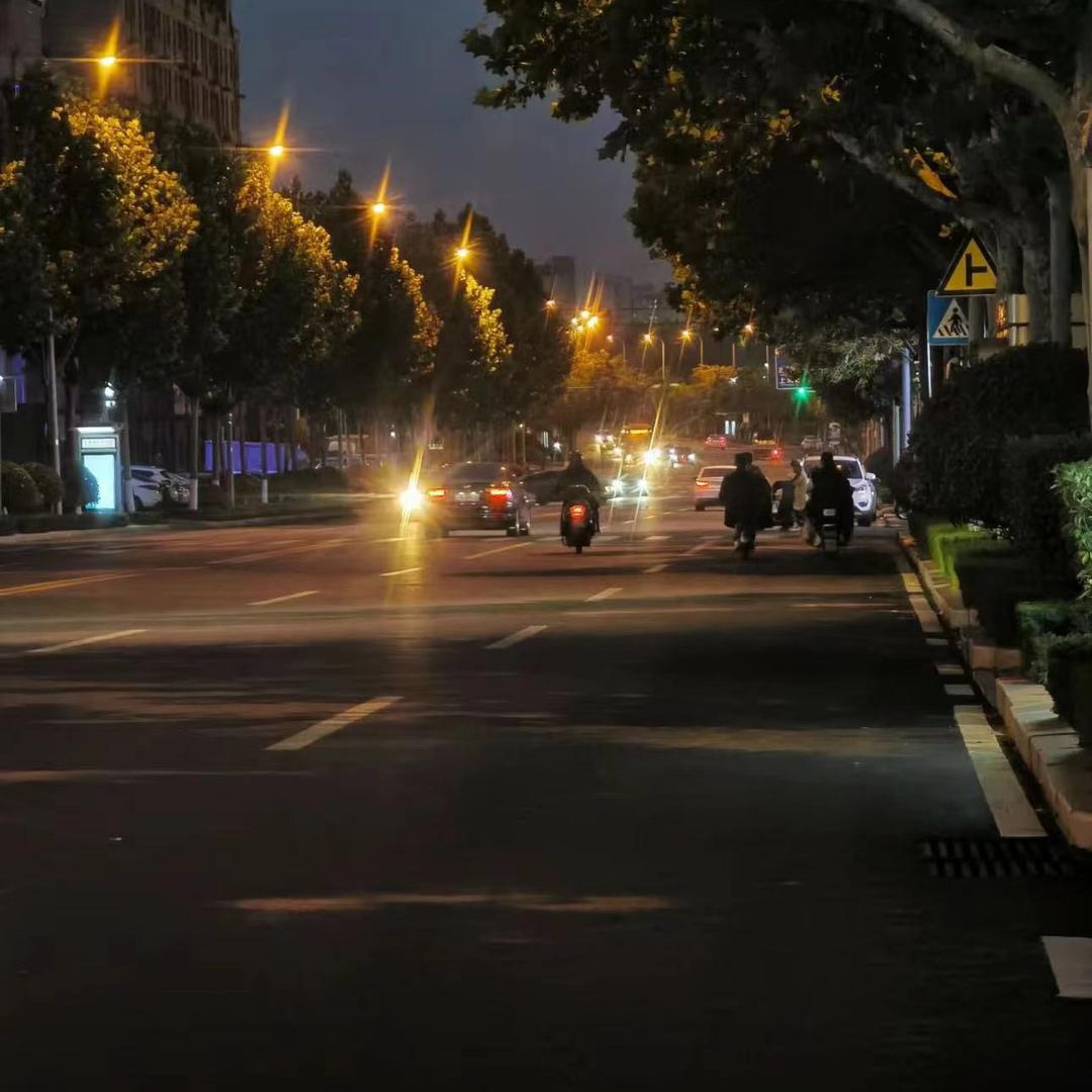 00后货运啊钟～新能源货车租赁