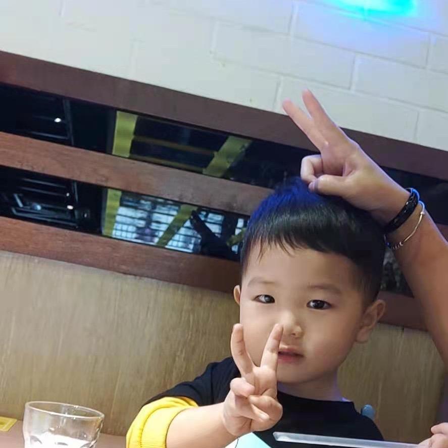 20岁的小伙子