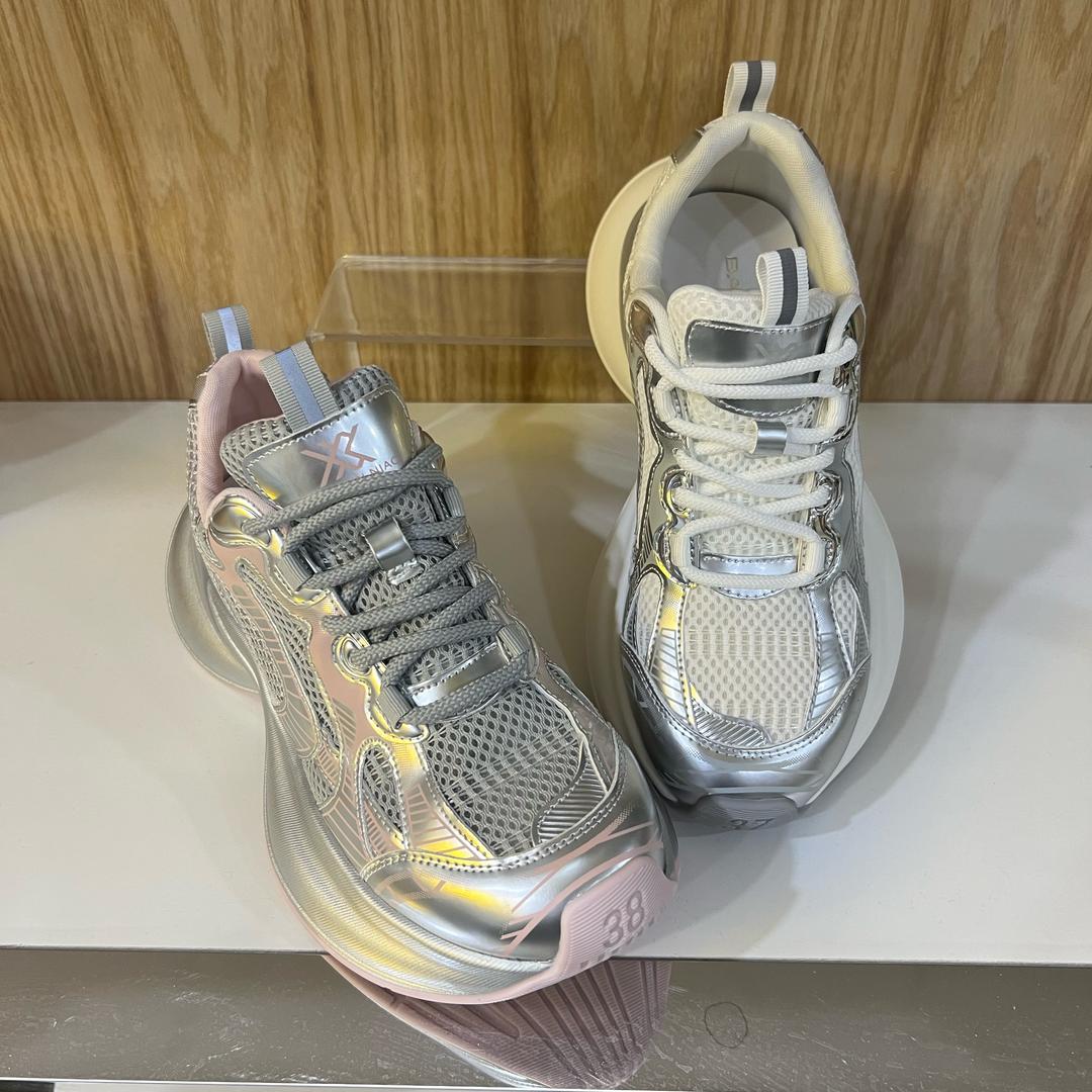 新疆小酒窝高端女鞋批发