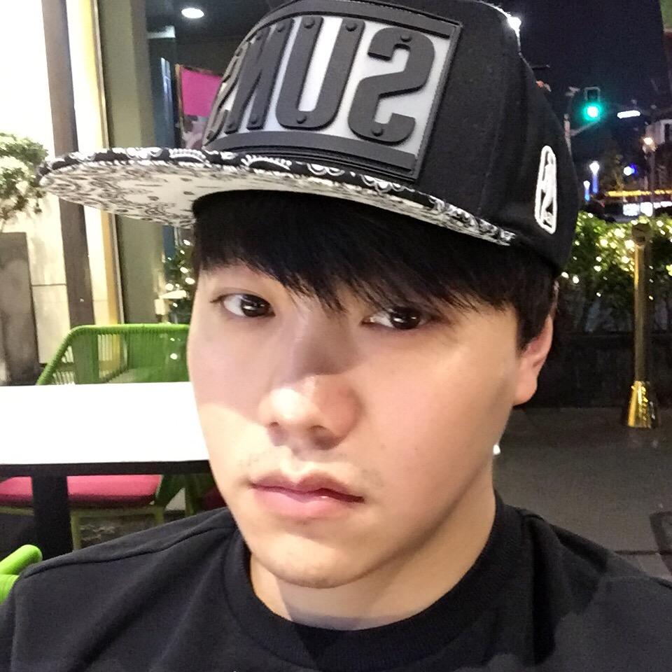 中年人烧烤摊（上海，油边，特色怪味吊龙）