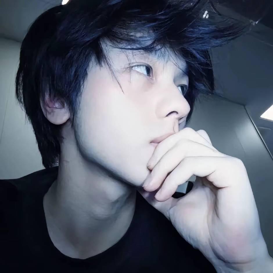 遍体鳞伤