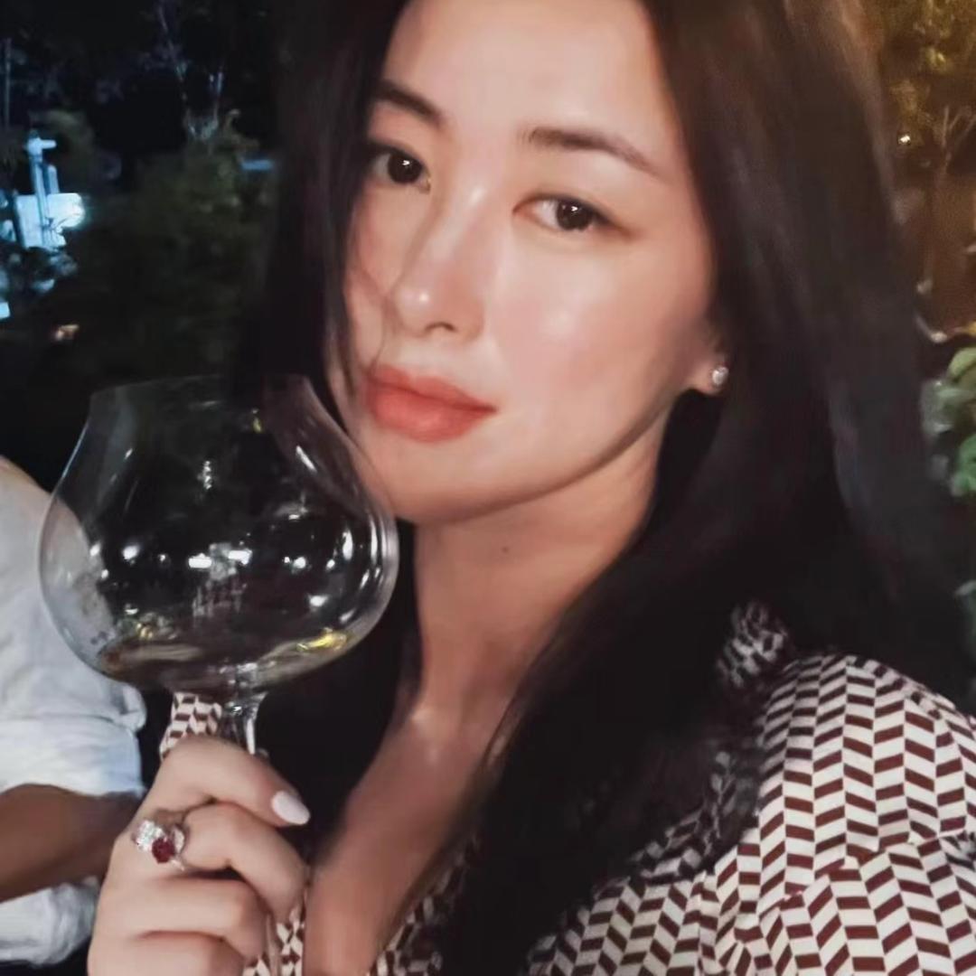 王美丽.