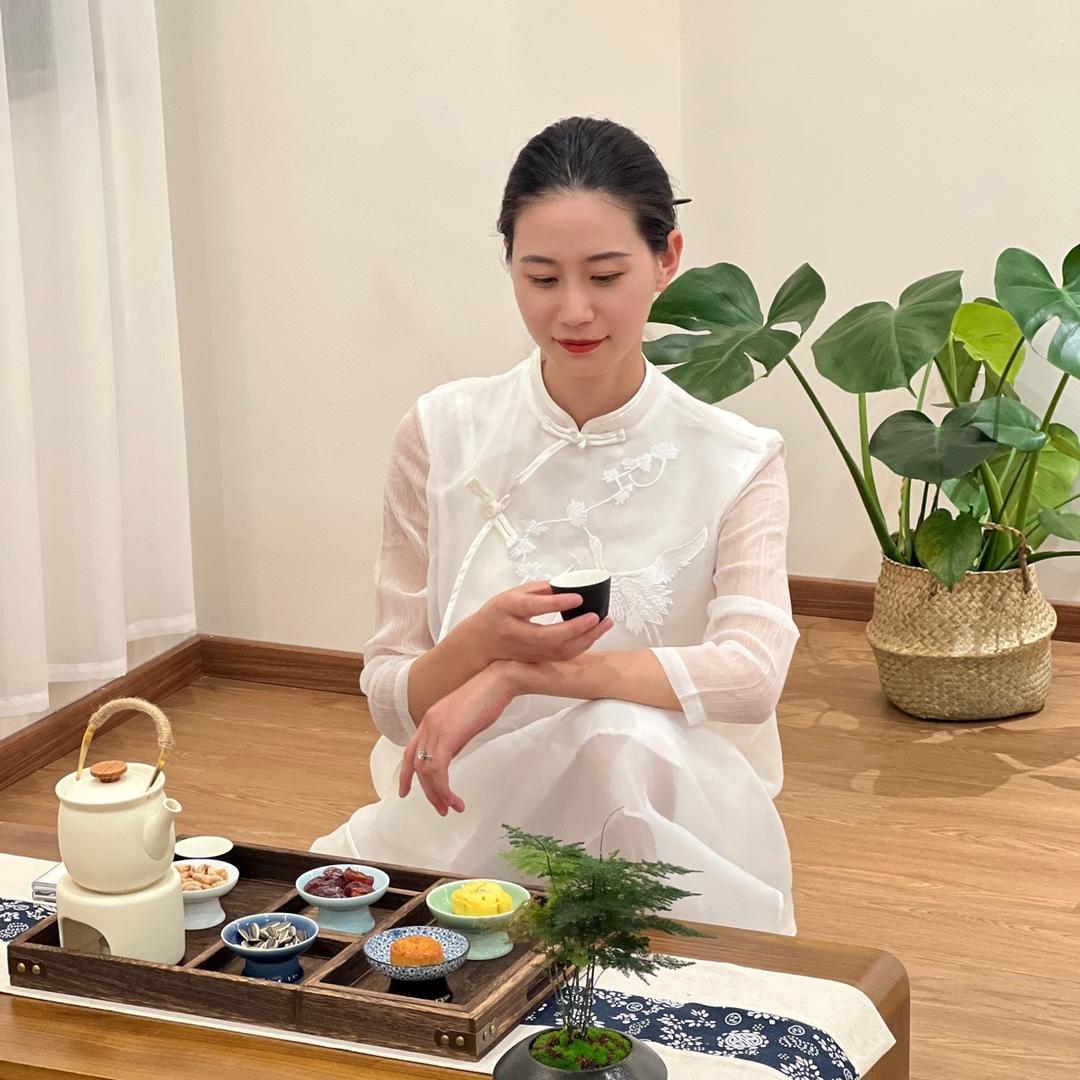 隐瑜伽普拉提美学空间